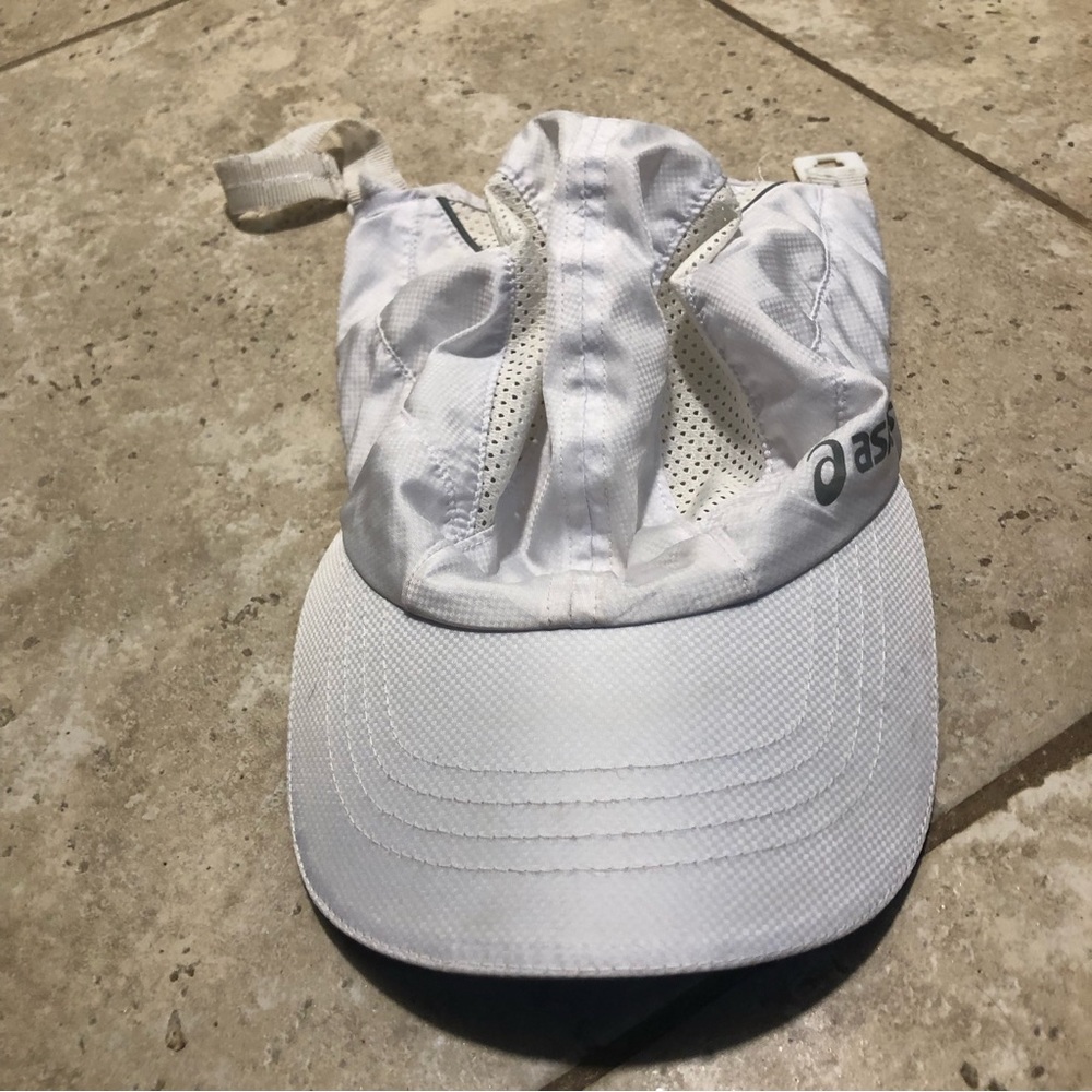 Asics White Mesh Run Tennis Hat